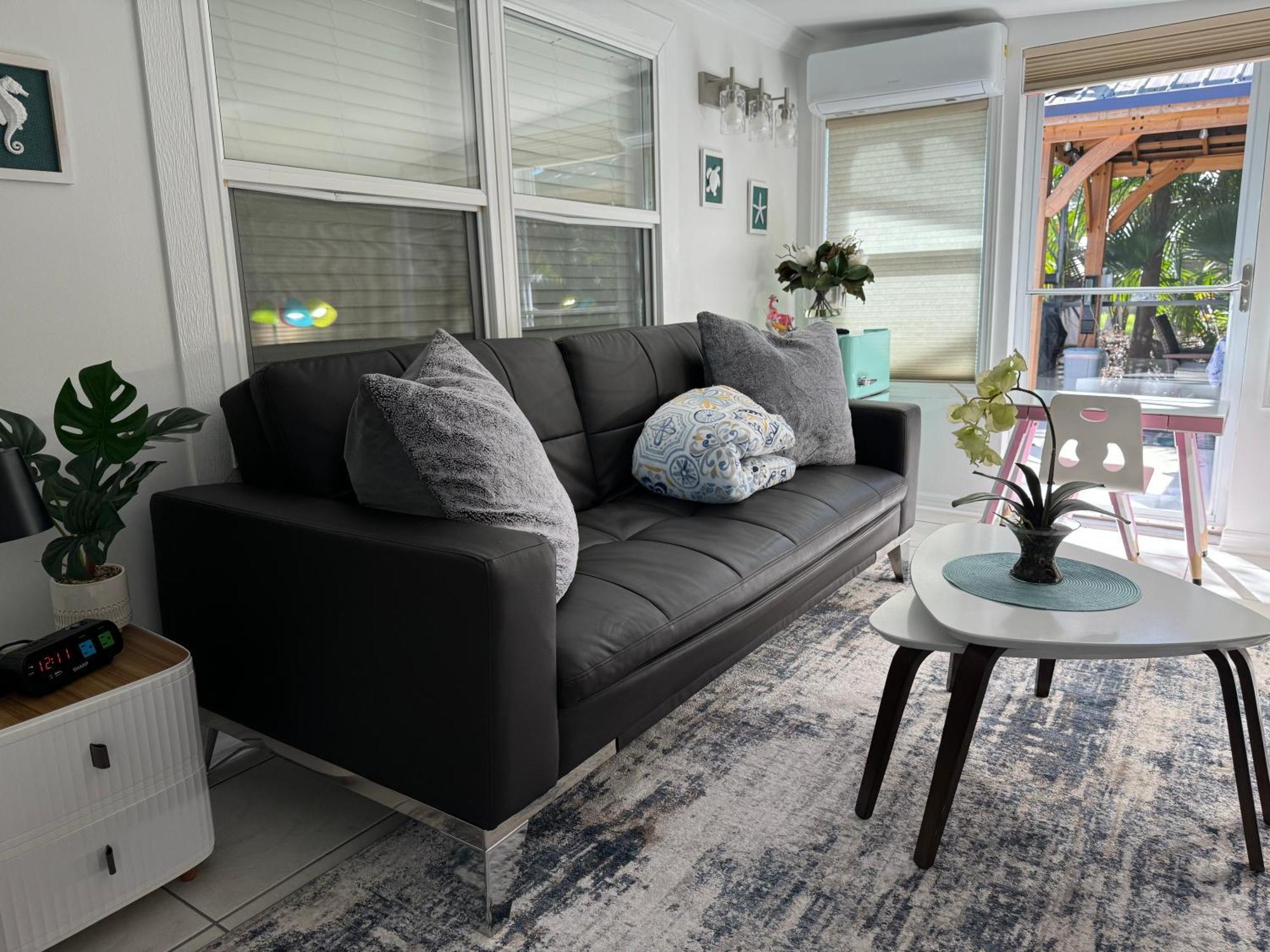 Location Siesta 1 Mile Away With Hot Holiday home *
